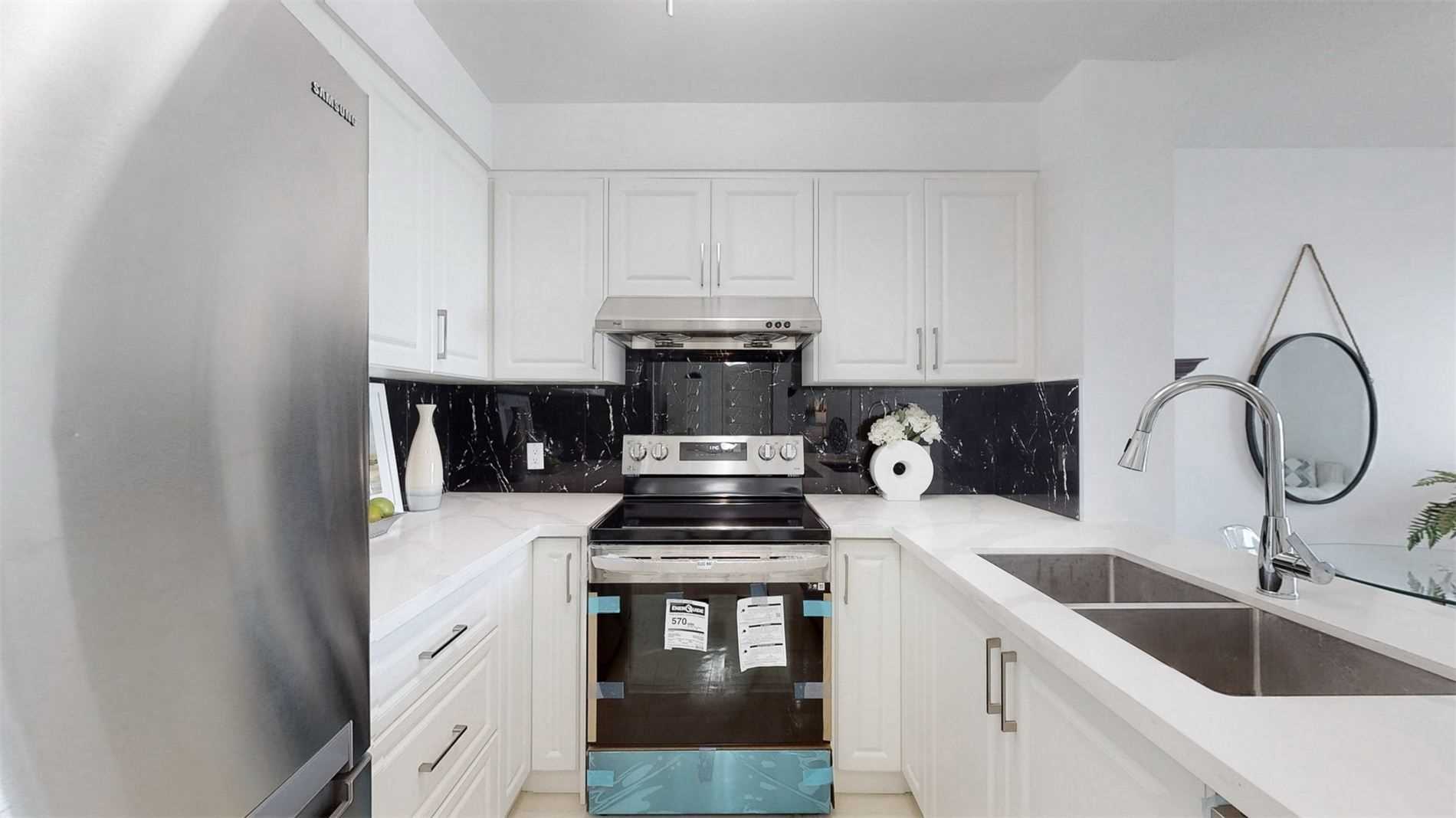 1 Lee  Centre Drive, #503
