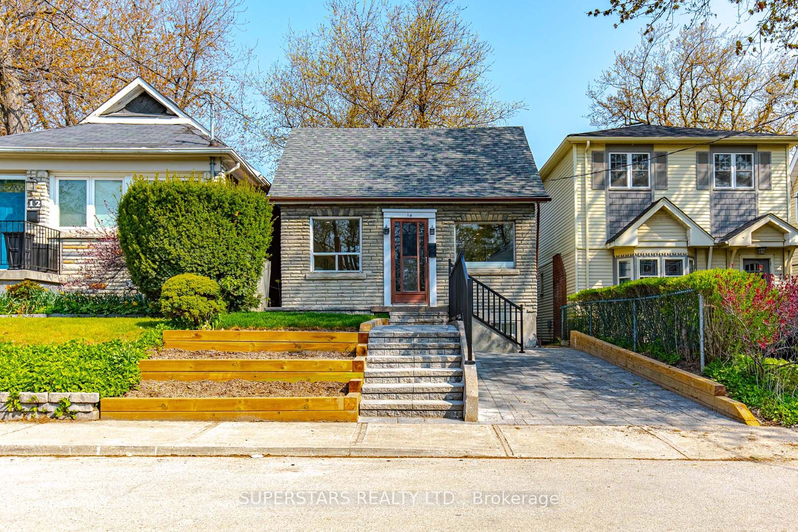 14 Pinegrove Ave