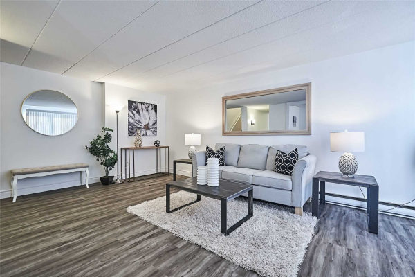 43 Taunton Rd E, Oshawa