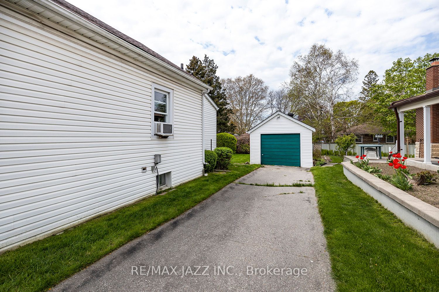 152 Harmony Rd N