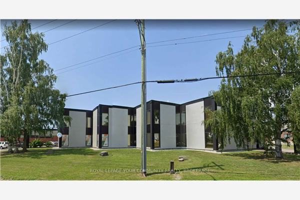 1450 Hopkins St, Whitby