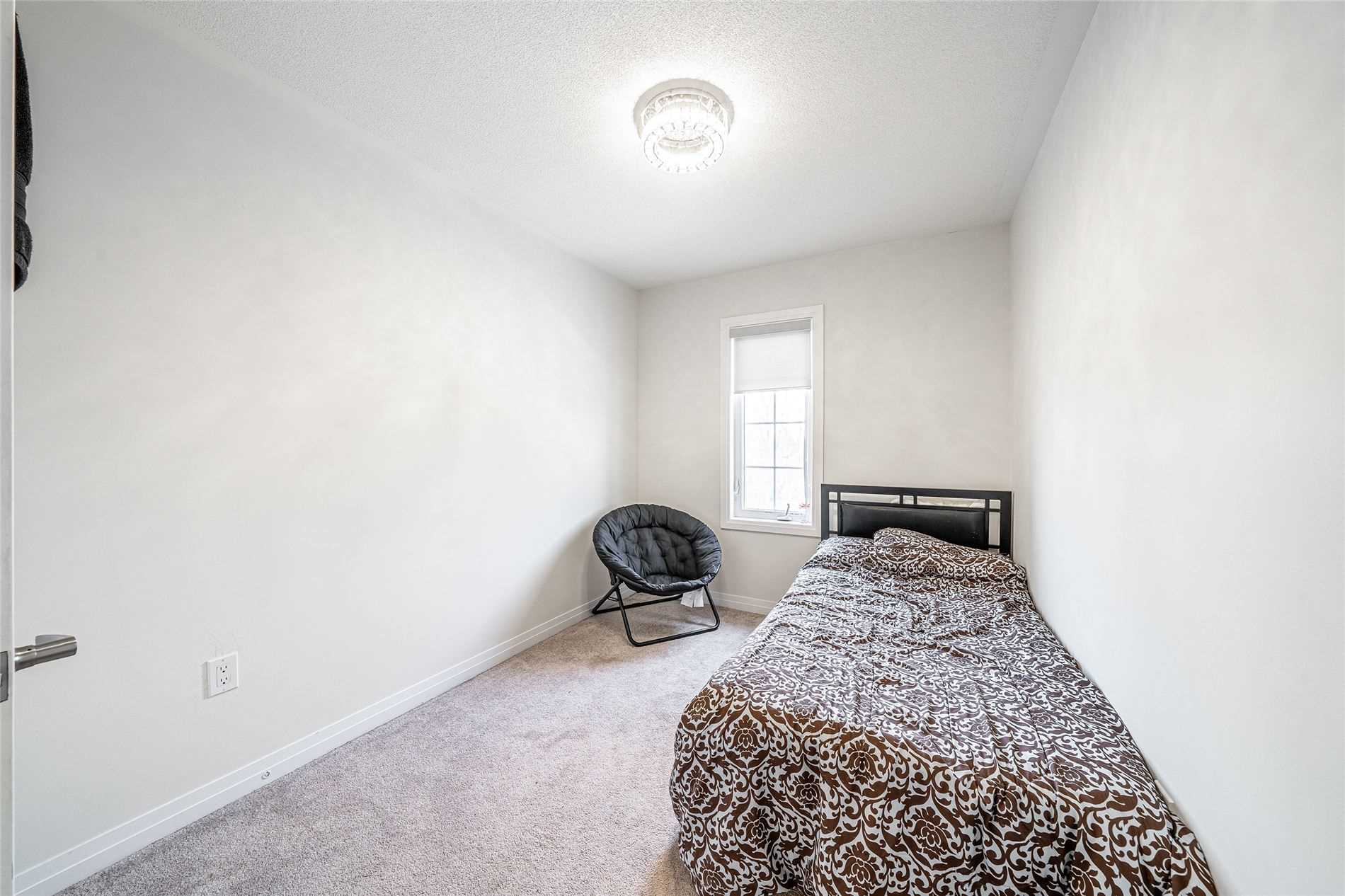 210 London Lane