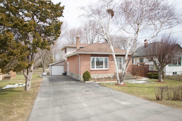 27 Lake Ridge Rd S, Whitby