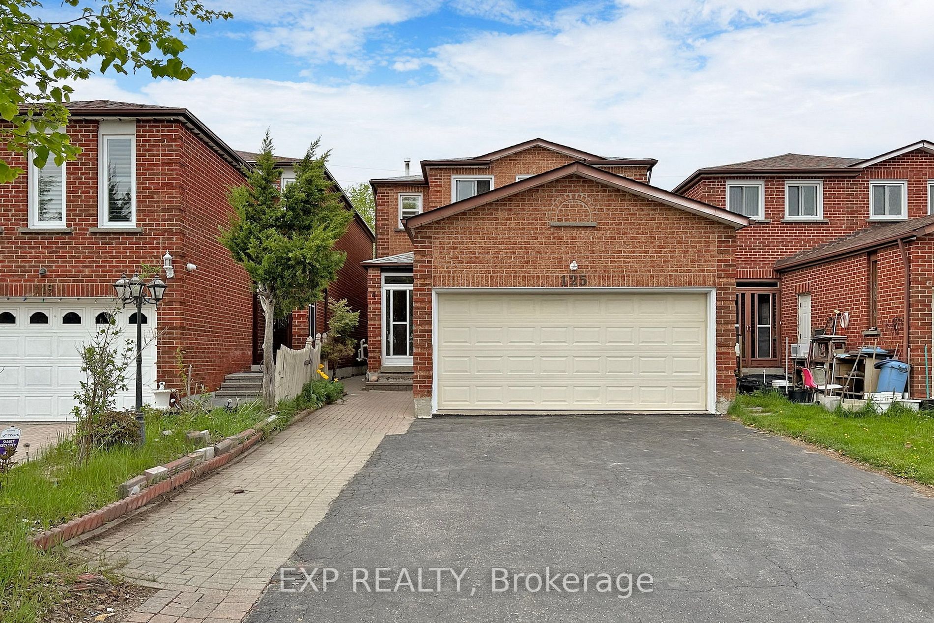 125 Roxanne Cres