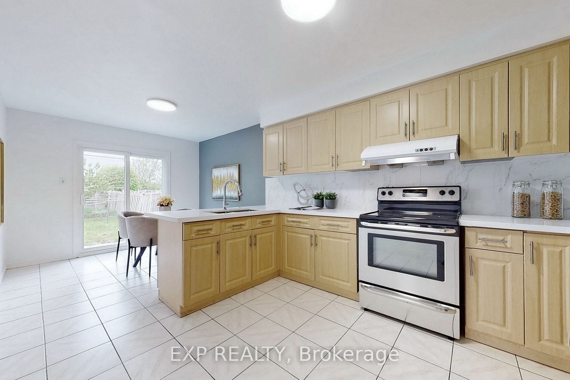 125 Roxanne Cres