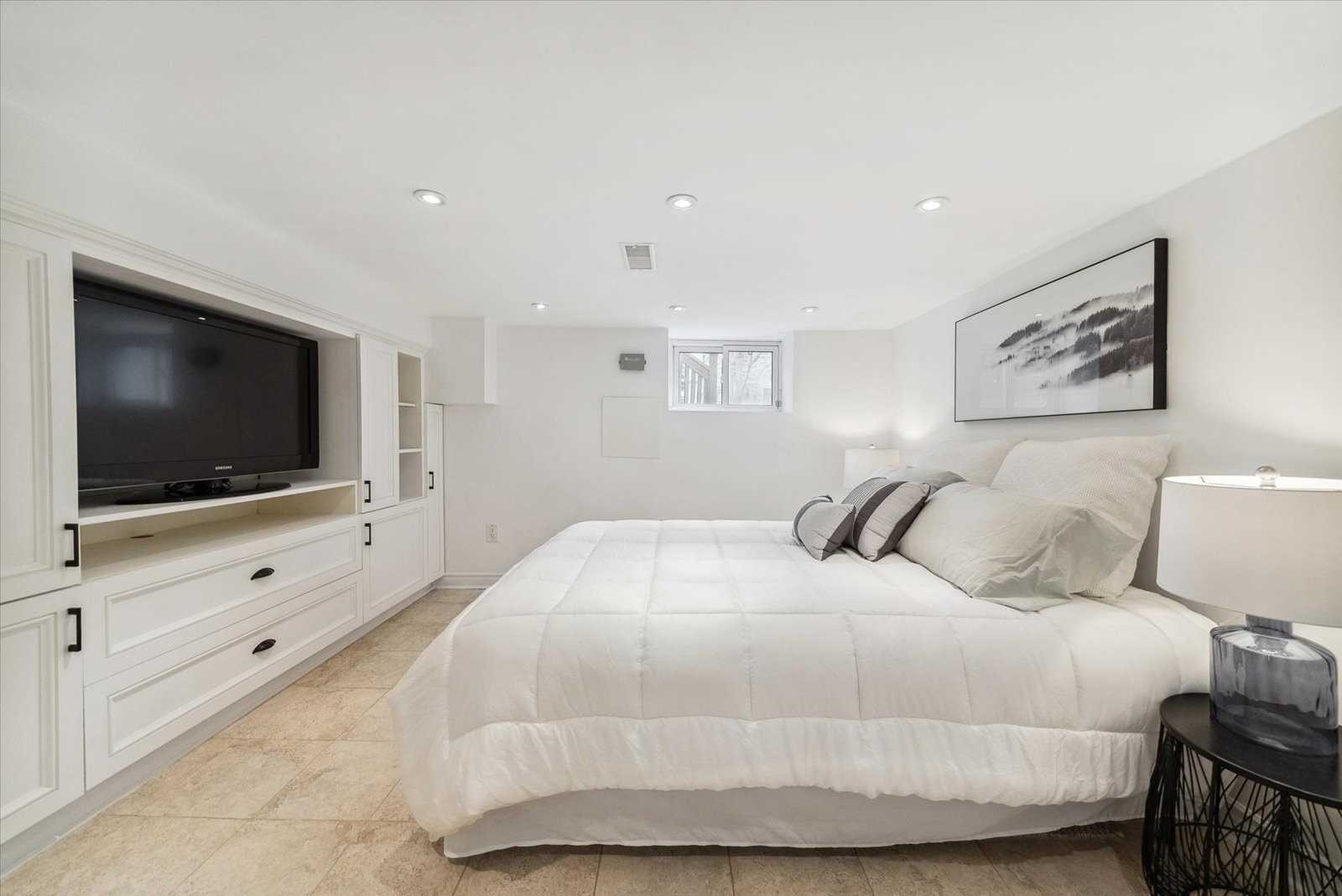 3 Lockwood Rd