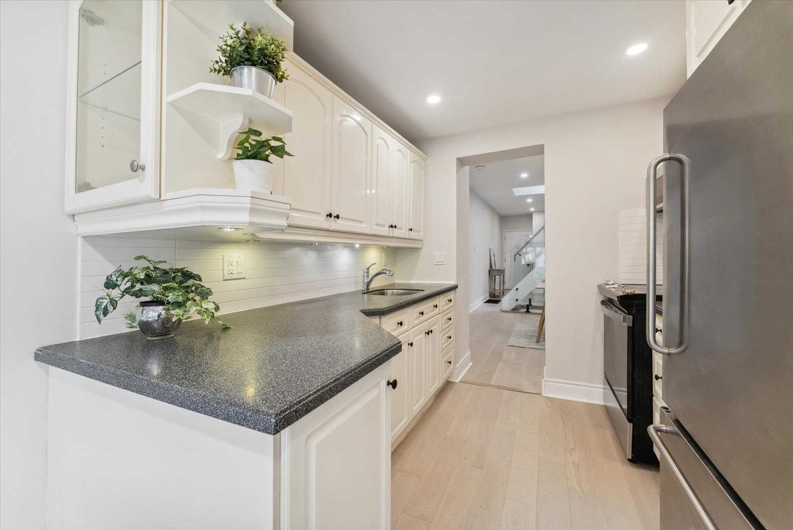 3 Lockwood Rd
