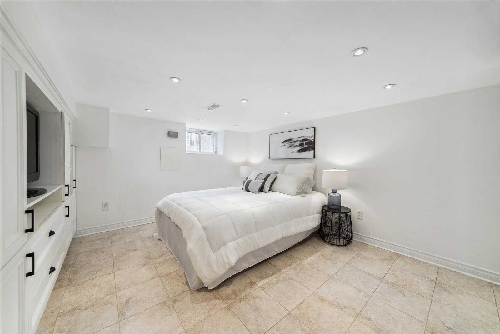 3 Lockwood Rd