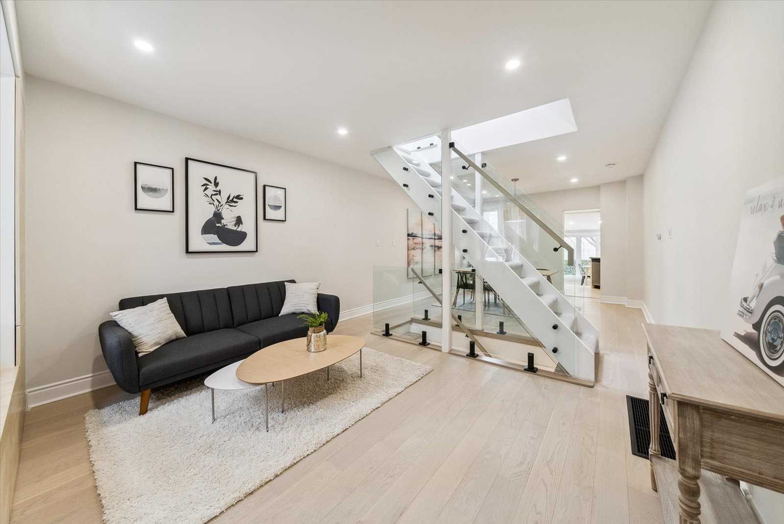 3 Lockwood Rd