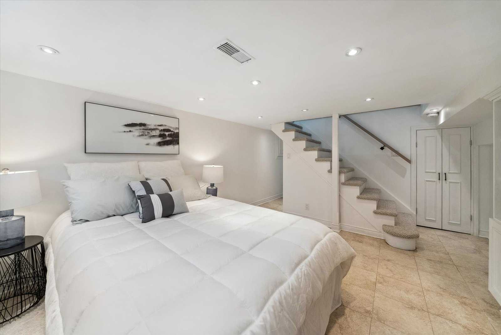 3 Lockwood Rd
