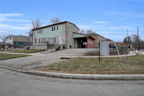 33 Chestnut Cres, Toronto
