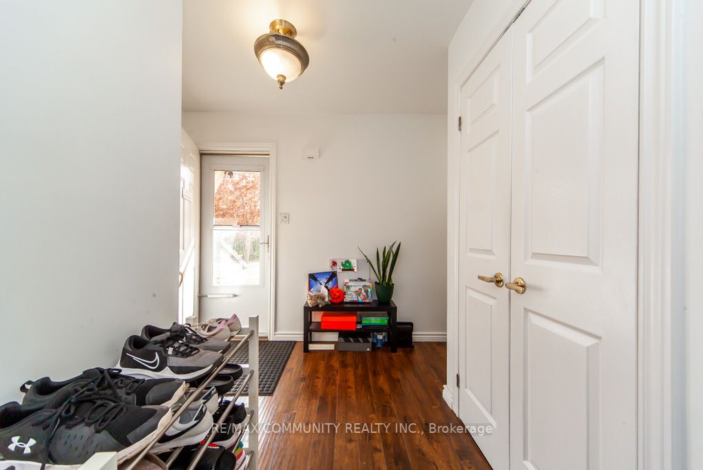 74 Fernbank Pl