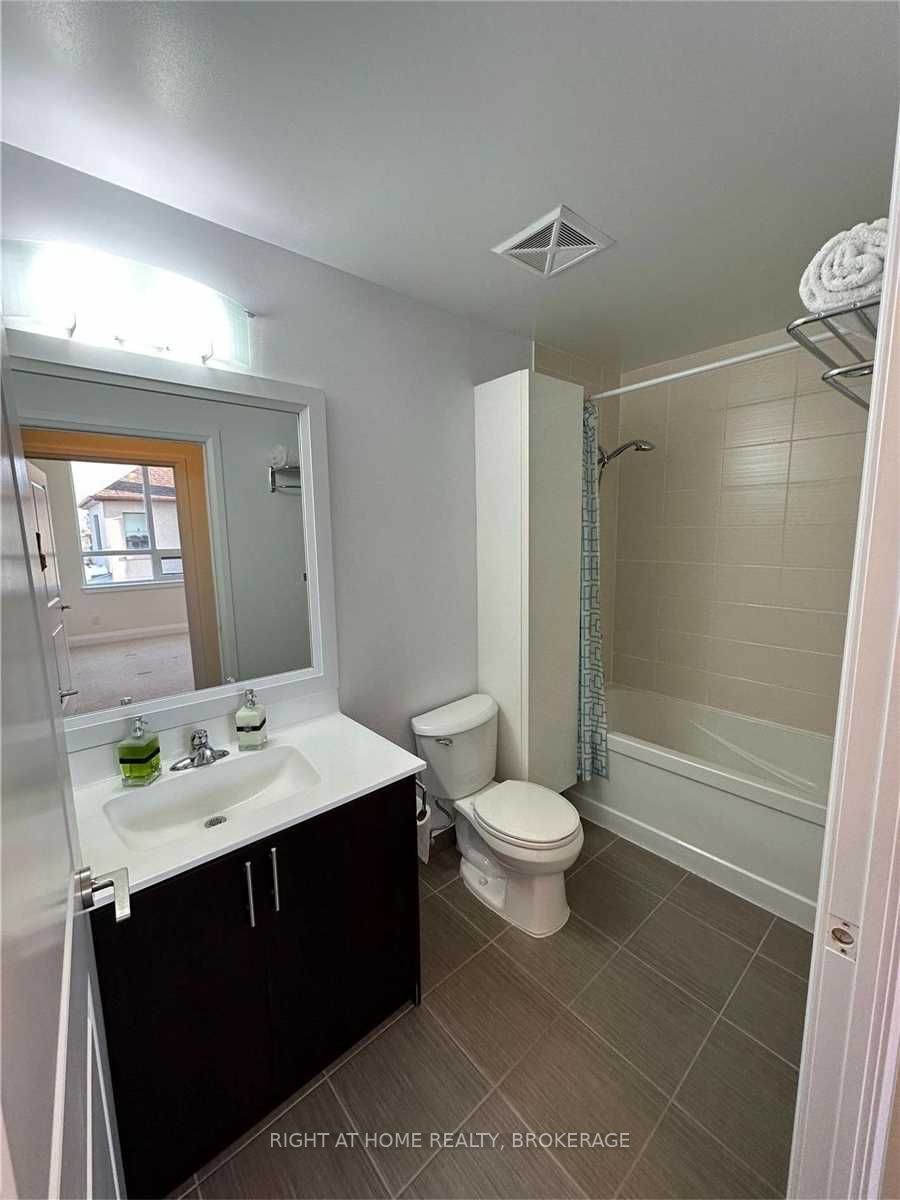 3520 Danforth Ave, #220