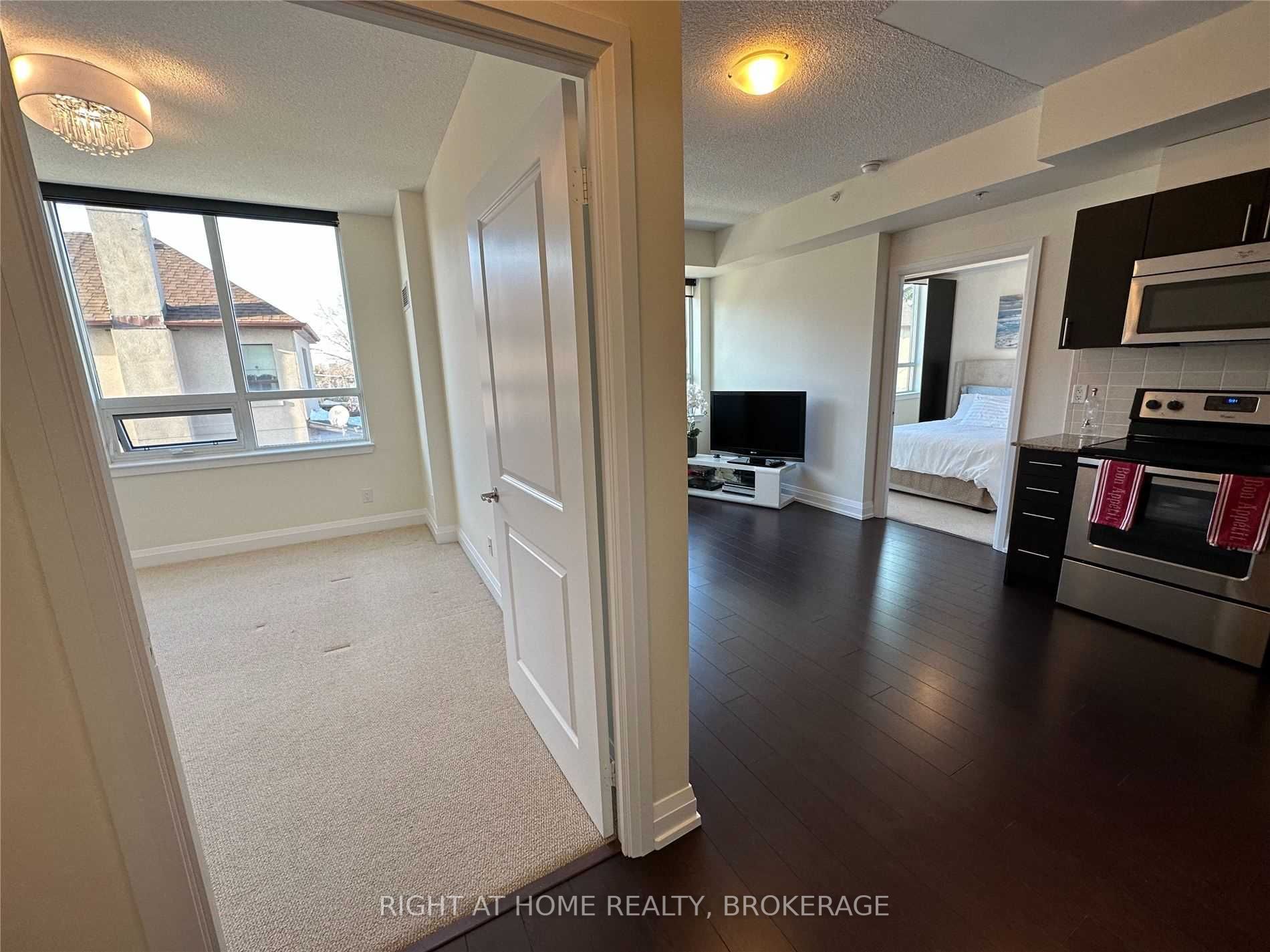 3520 Danforth Ave, #220