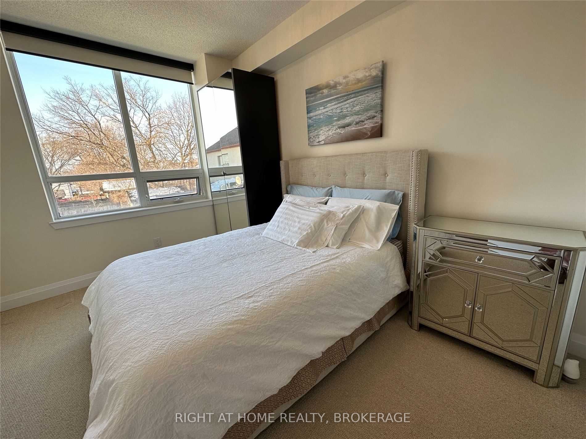 3520 Danforth Ave, #220