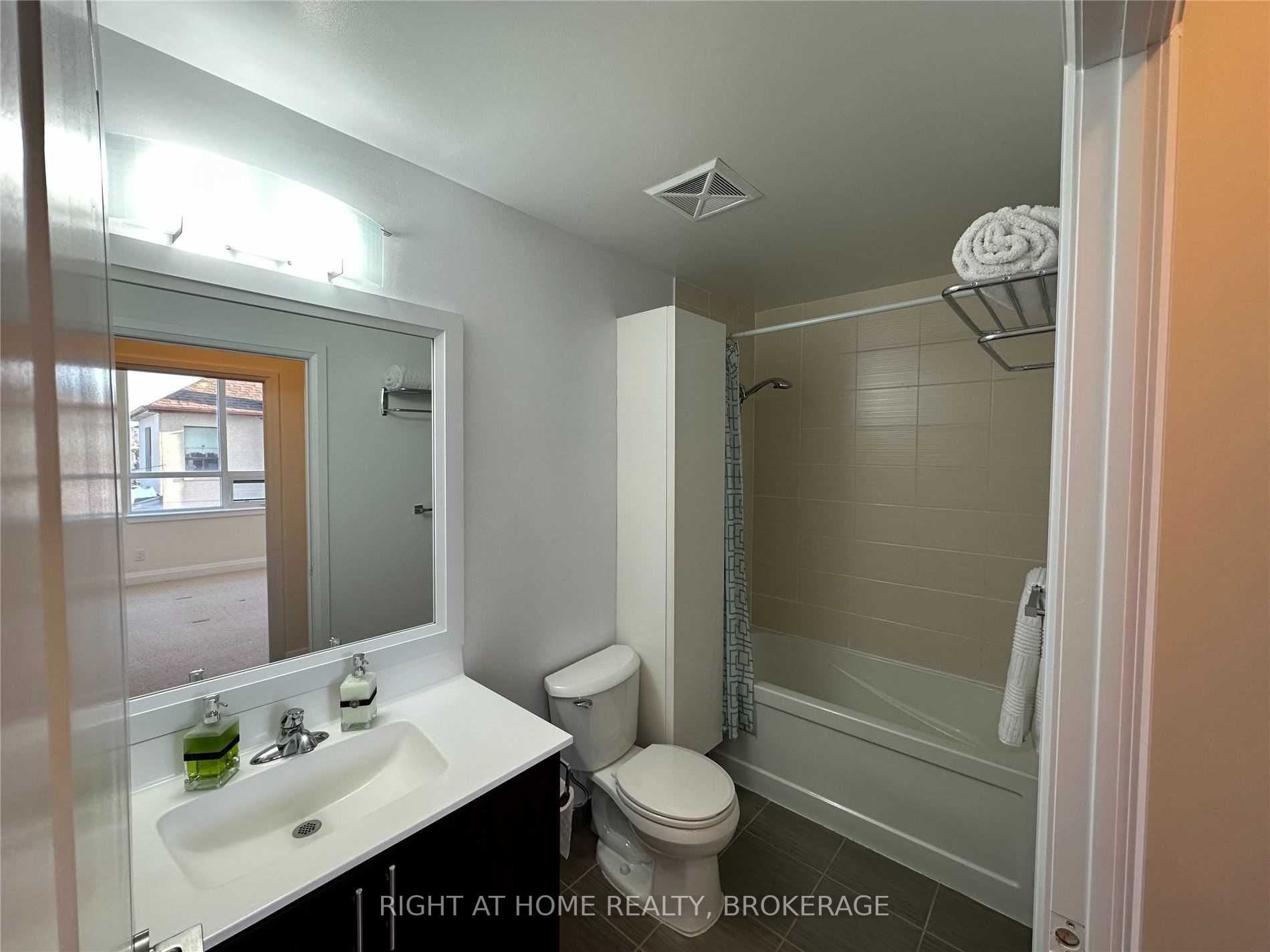 3520 Danforth Ave, #220