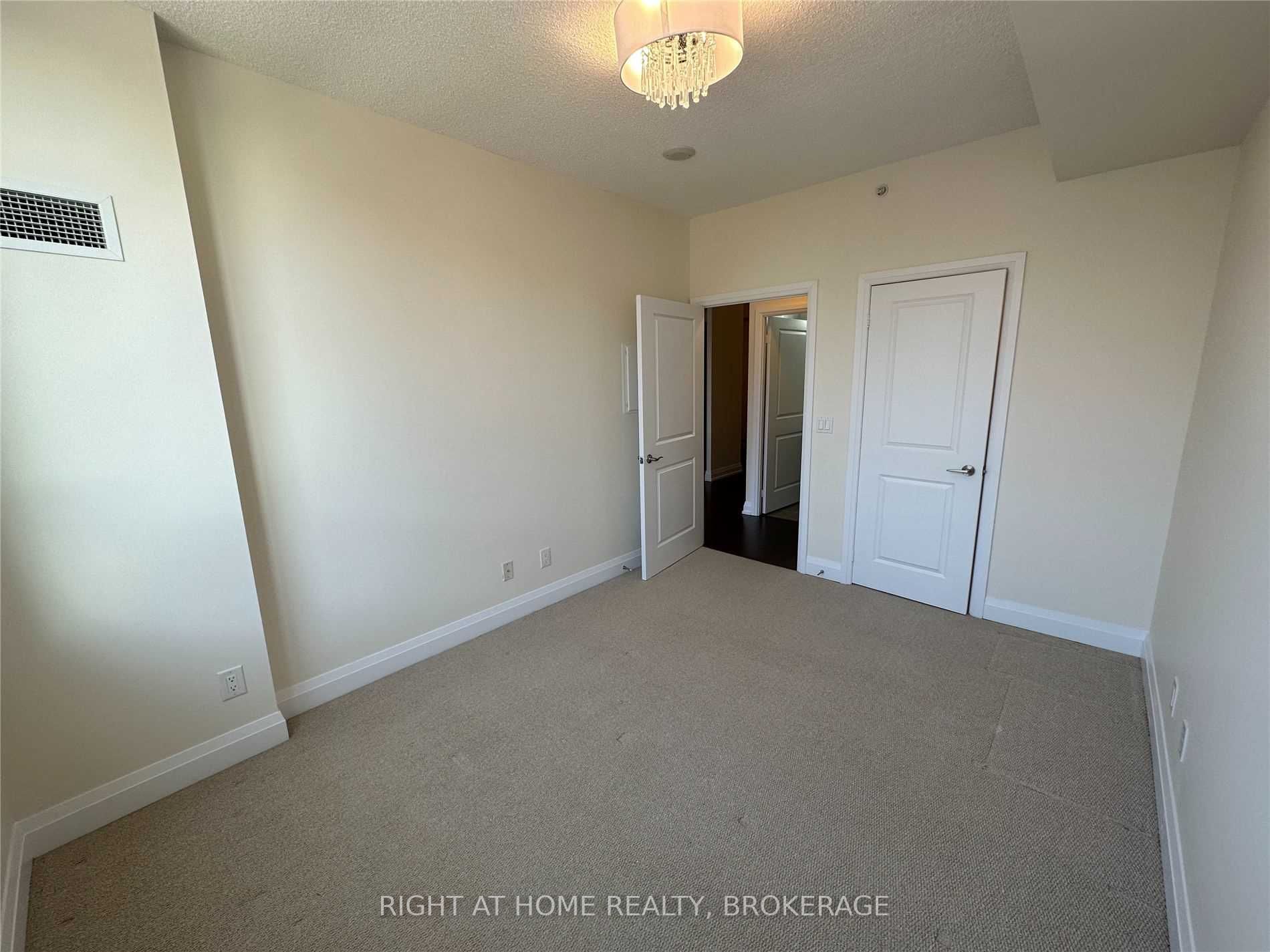 3520 Danforth Ave, #220