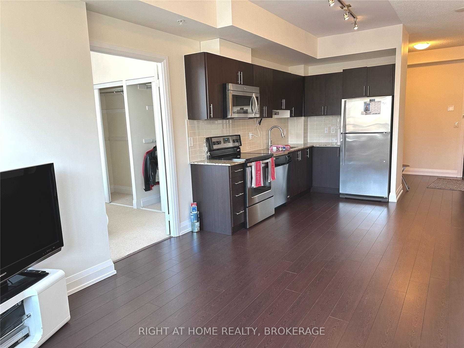 3520 Danforth Ave, #220