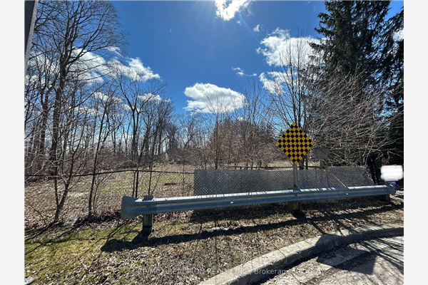 528 Mountain Ash Dr, Pickering