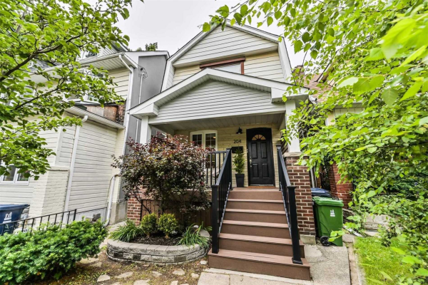 204 Oakcrest Ave, Toronto