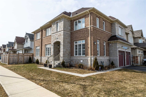 239 Kenneth Cole Dr N, Clarington