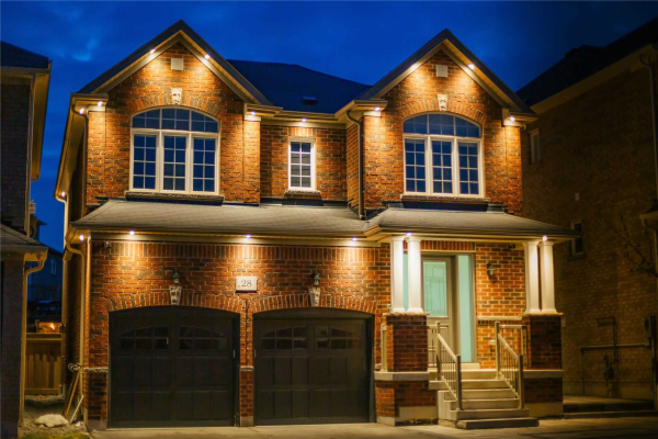 28 Tampsett Ave, Ajax