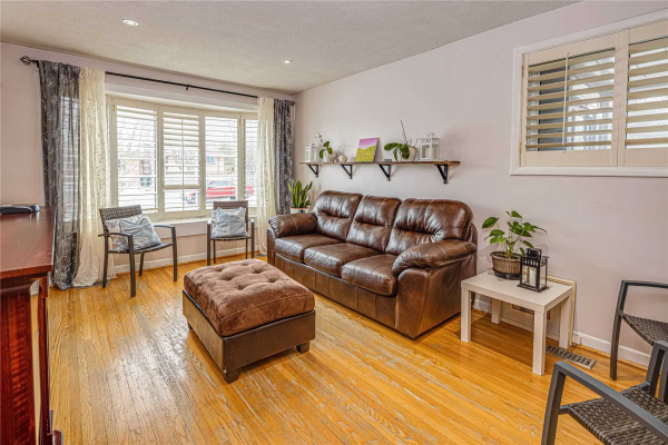 15 Point Grey Cres, Toronto