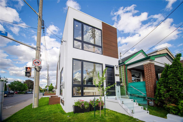 1347 Woodbine Ave, Toronto