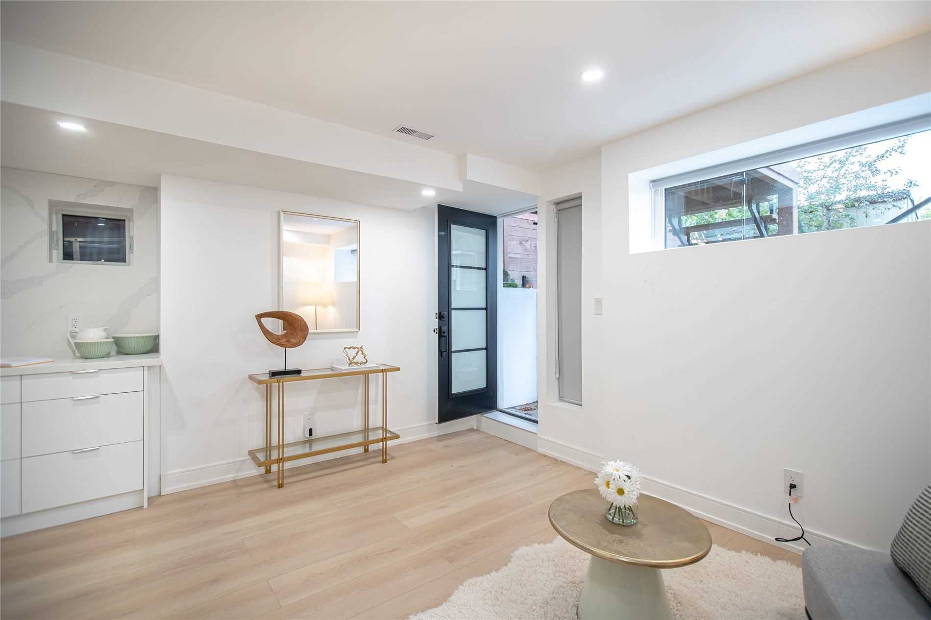 168 Oak Park Ave