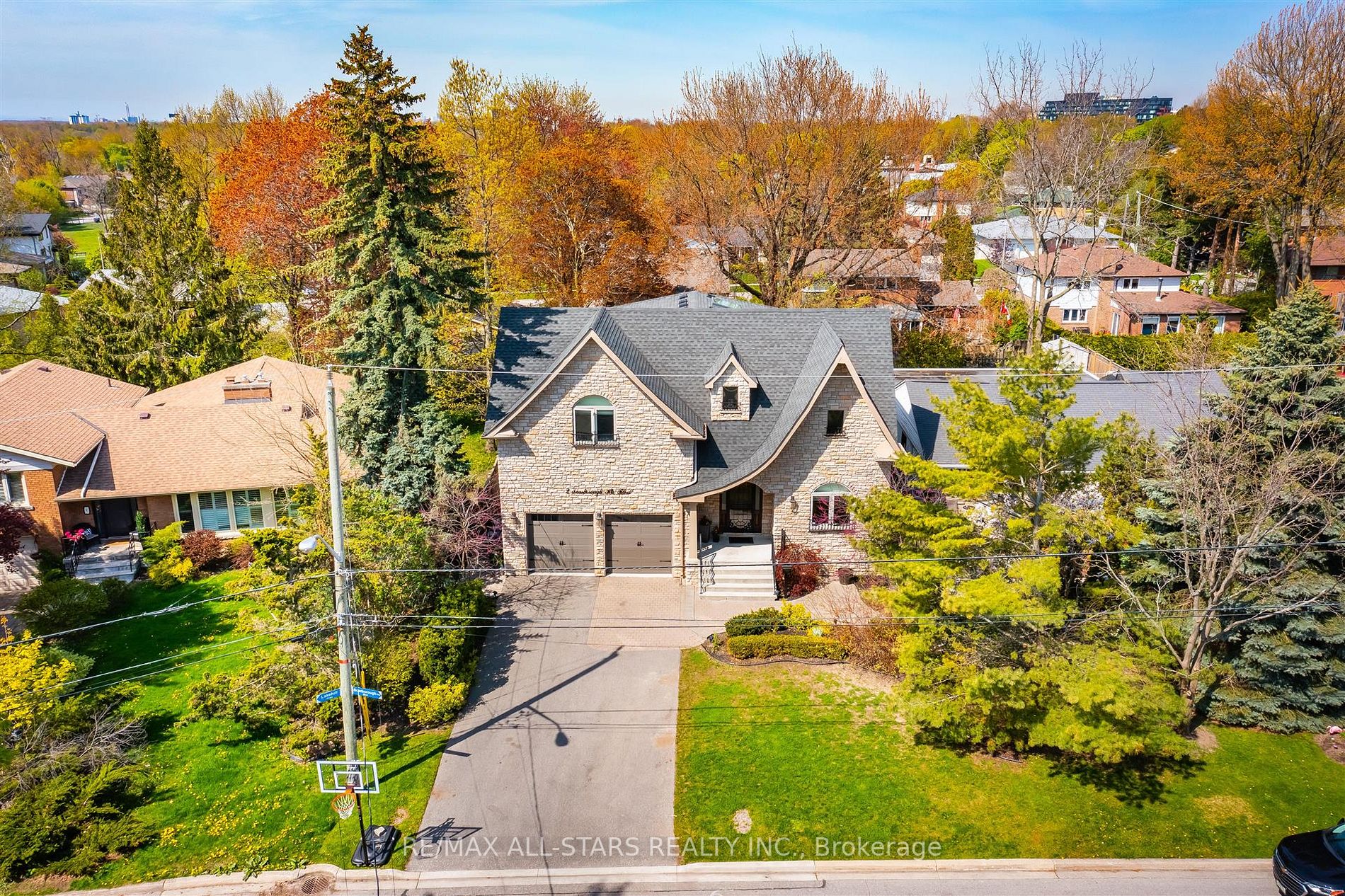 2 Scarborough Hts Blvd