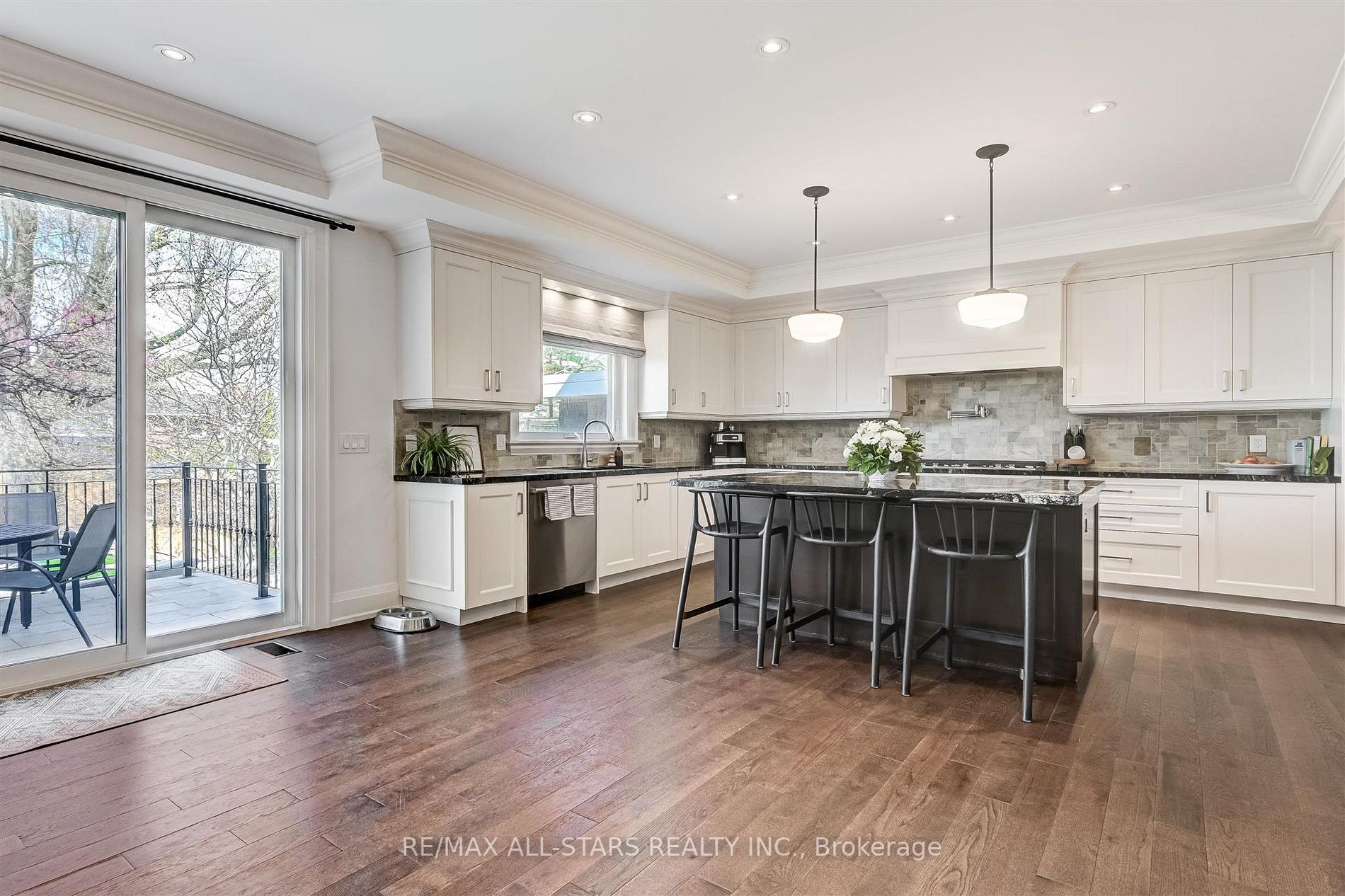 2 Scarborough Hts Blvd