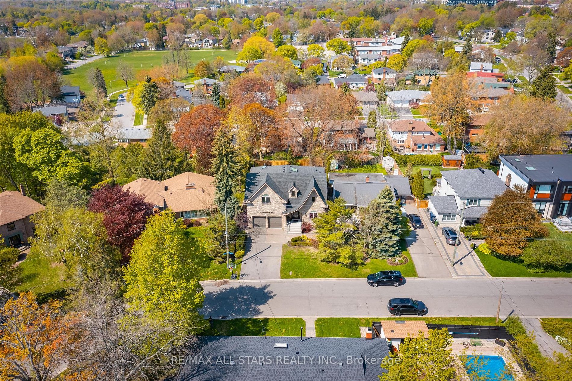 2 Scarborough Hts Blvd