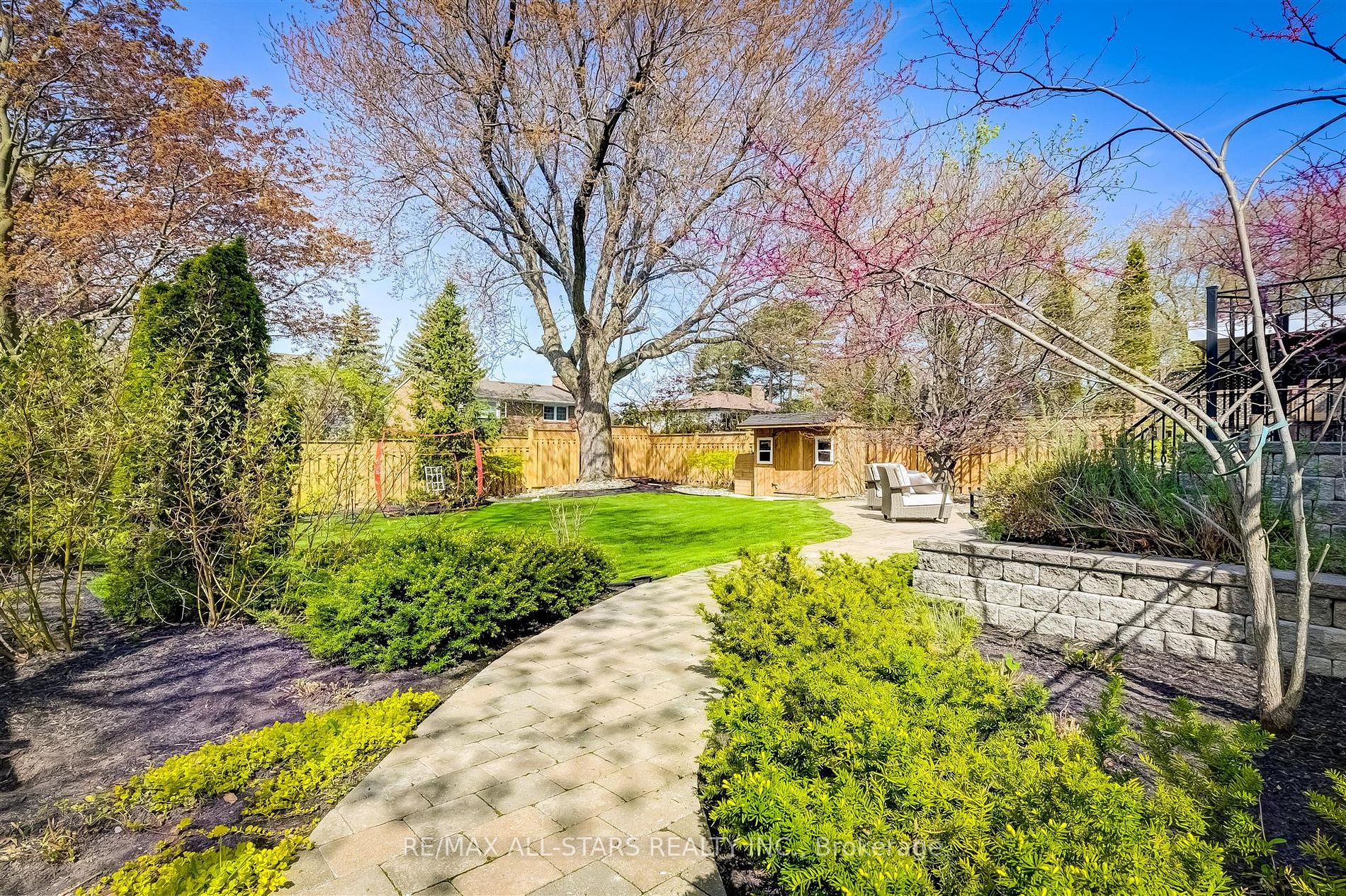 2 Scarborough Hts Blvd