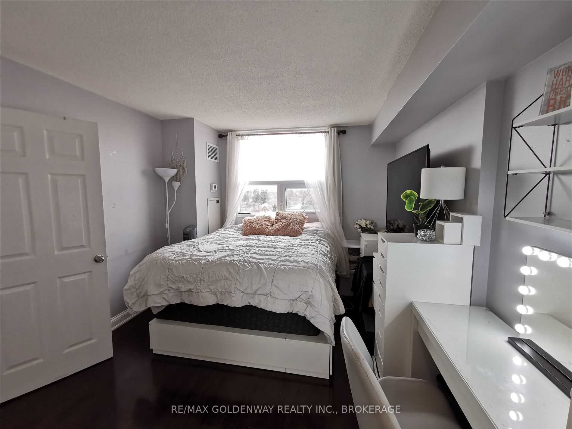 2 Westney Rd N, #1204