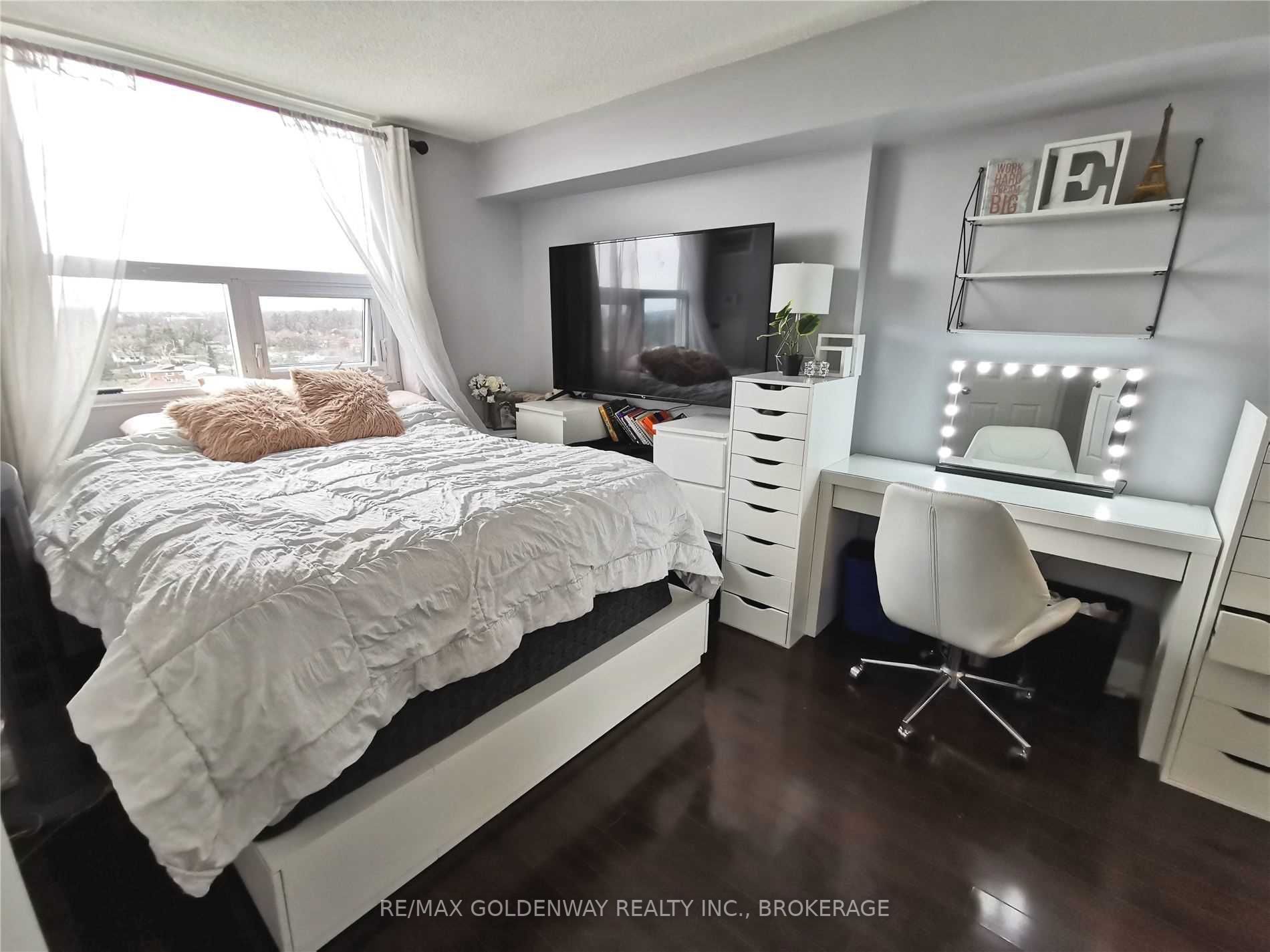 2 Westney Rd N, #1204