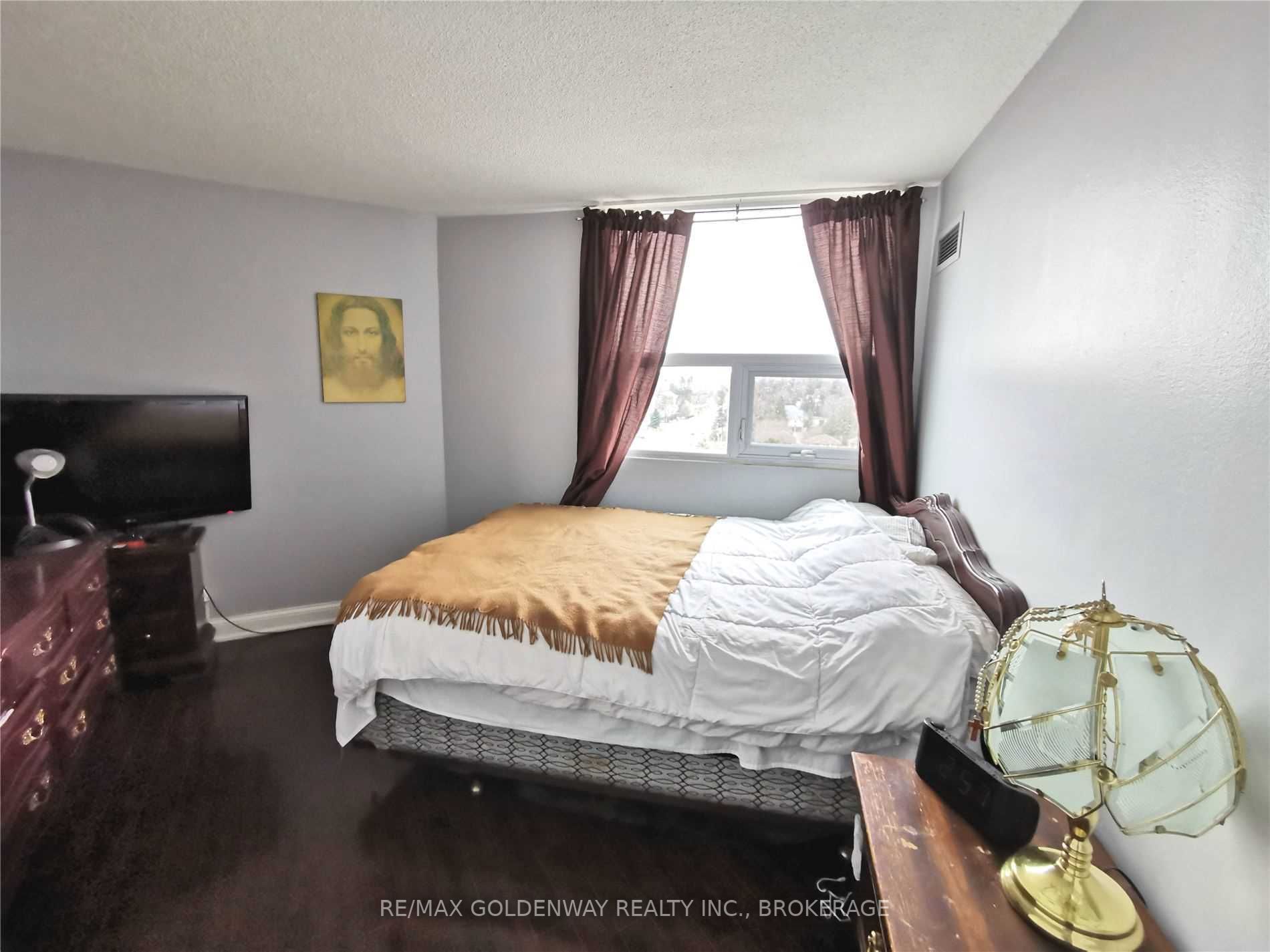 2 Westney Rd N, #1204