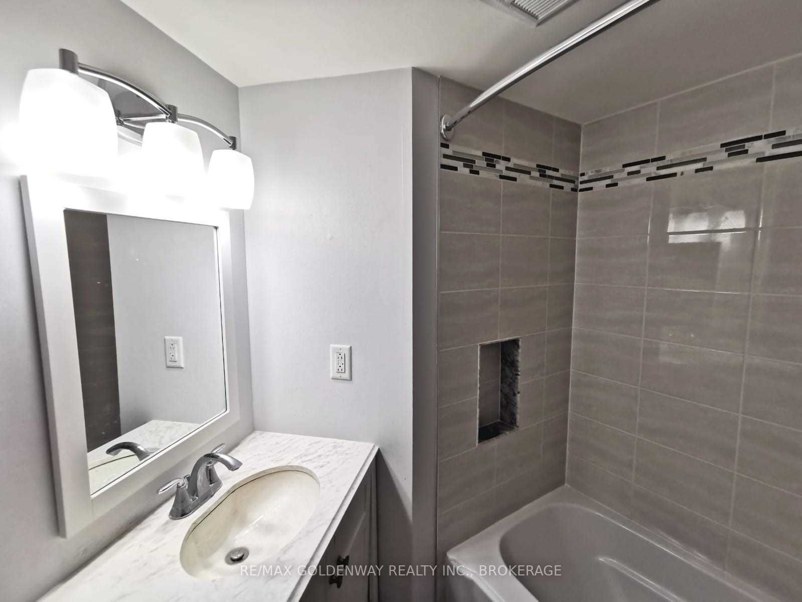 2 Westney Rd N, #1204