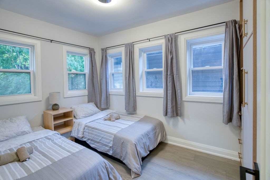 24 Erindale Ave