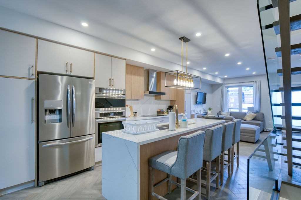 24 Erindale Ave