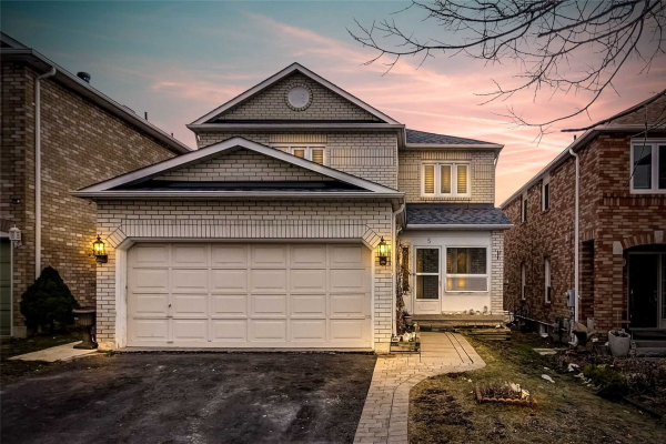 5 Booth Cres, Ajax