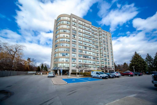 712 Rossland Rd E, Whitby