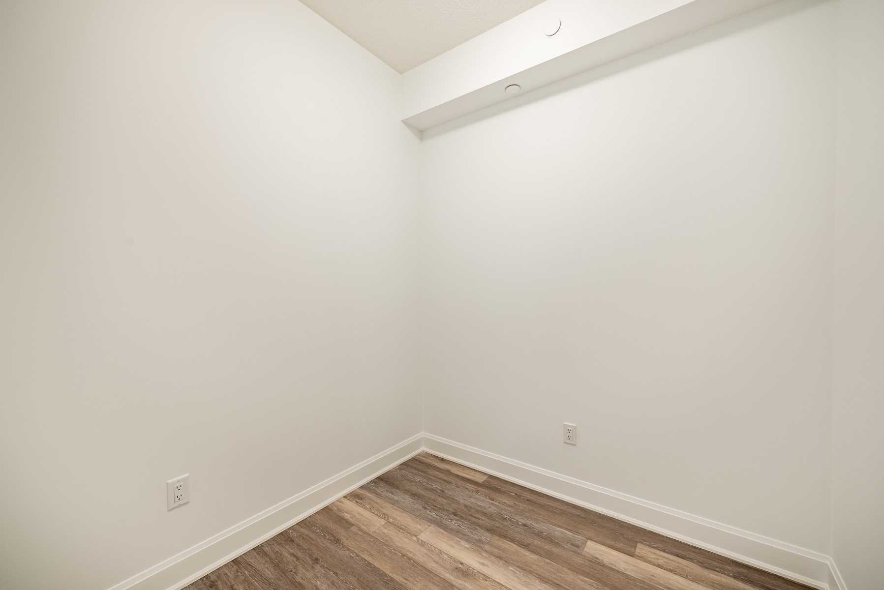50 Lakebreeze Drive, #222