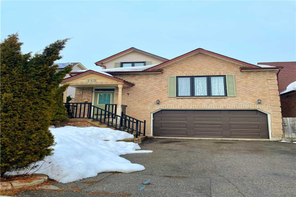 113 Bassett Blvd, Whitby