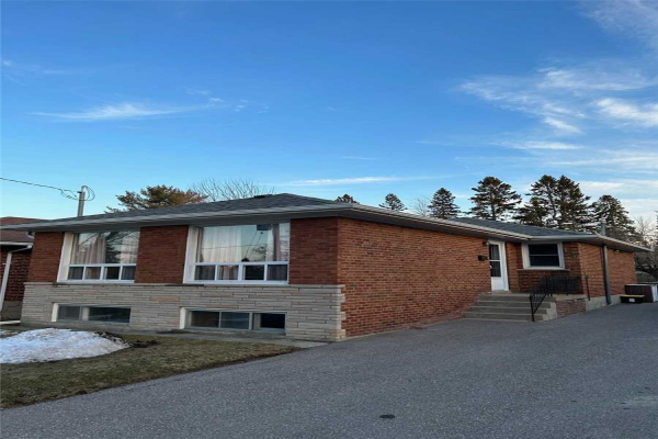 129 Confederation Dr, Toronto