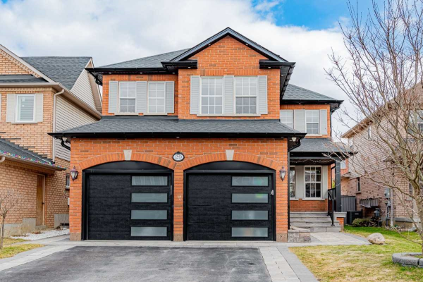 29 Artesian Dr, Whitby