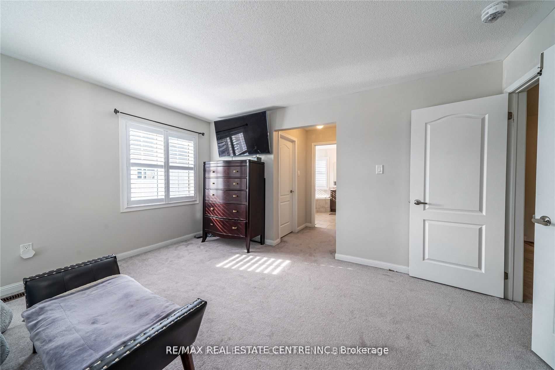 Listing E5999556 - Large Photo # 24