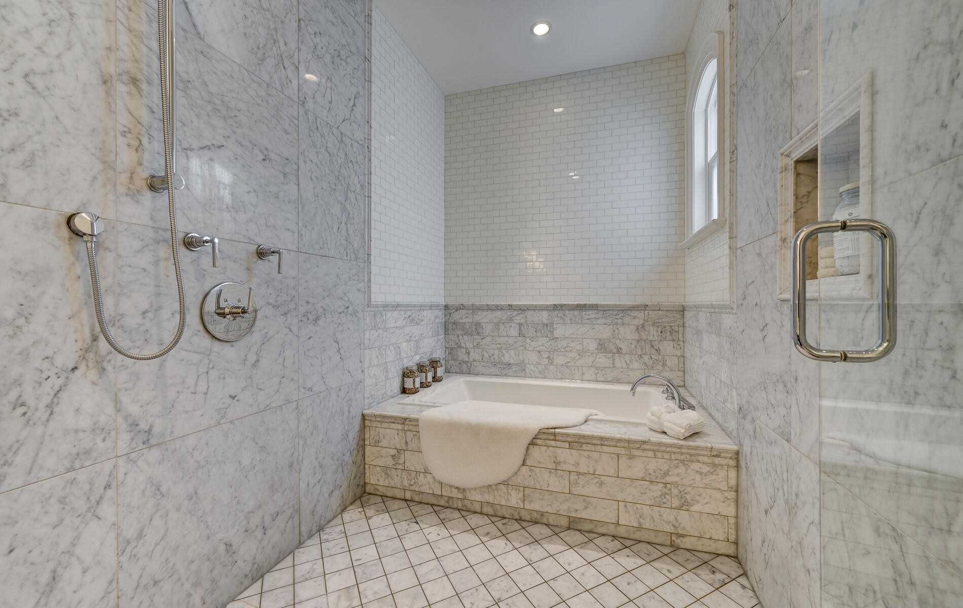 505 King St, Whitby