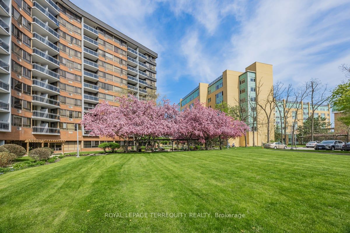 115 Bonis Ave, #316