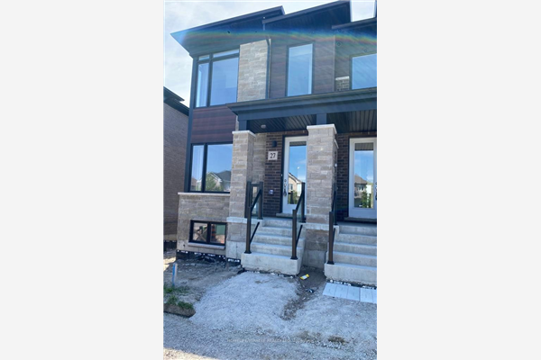27 Assunta Lane, Clarington