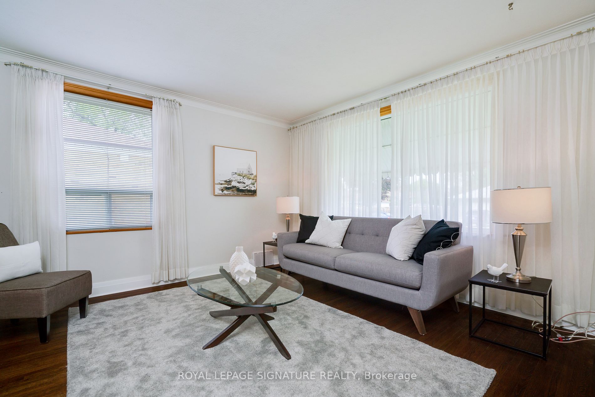 77 Manhattan Dr